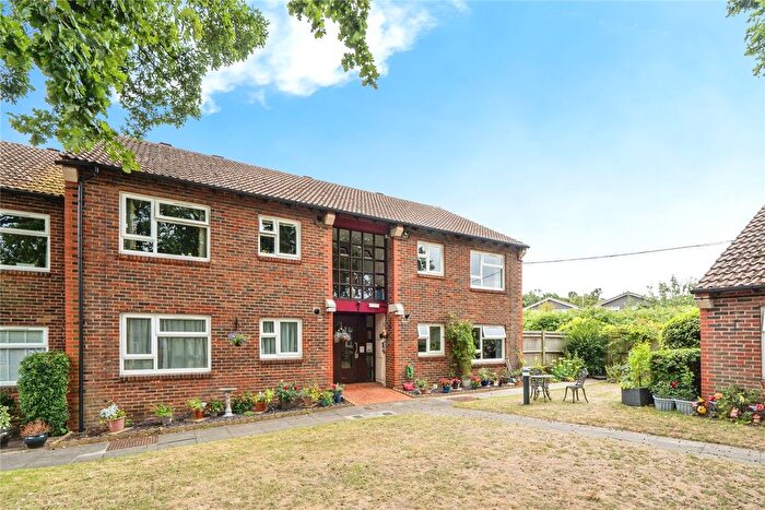 2 Bedroom Flat For Sale In Halleys Court, Goldsworth Park, GU21
