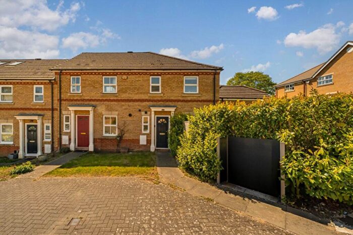 2 Bedroom Semi-Detached House For Sale In Swaledale Close, London, N11