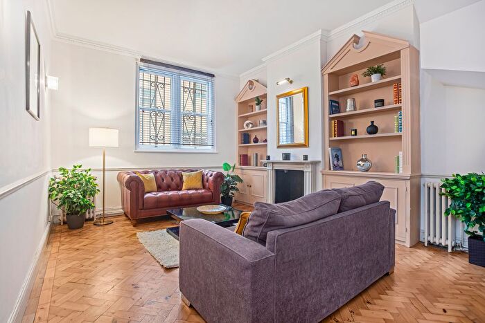 2 Bedroom Mews To Rent In Atherstone Mews, London, SW7