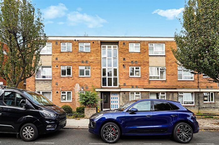 2 Bedroom Flat For Sale In Atney Road, Putney, SW15