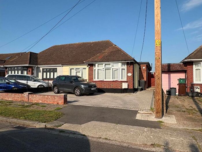 3 Bedroom Semi-Detached Bungalow For Sale In Ivy Road, Benfleet, SS7