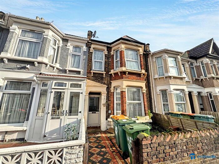 1 Bedroom Flat To Rent In Meanley Road, London, E12