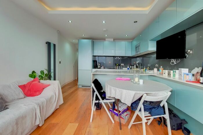 2 Bedroom Flat To Rent In Dawes Road, Fulham, London, SW6