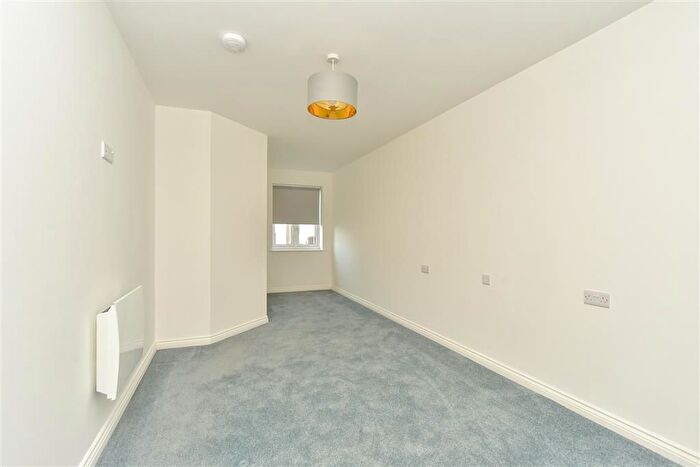 1 Bedroom Flat For Sale In High Street, Rainham, Gillingham, Kent, ME8