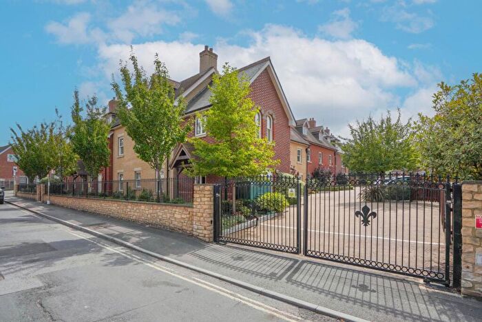 1 Bedroom Retirement Property For Sale In Church Street, Fleur De Lis, OX12