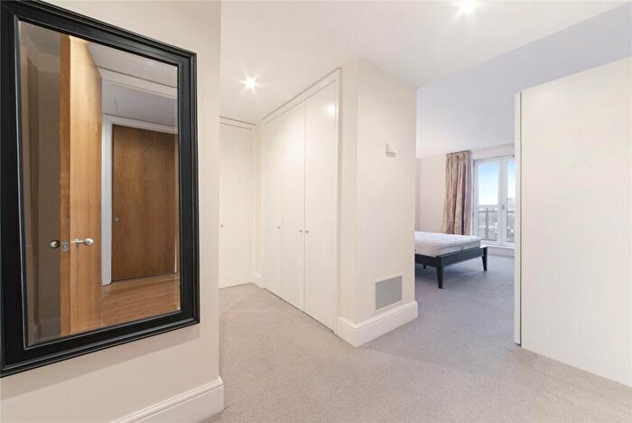 2 Bedroom Apartment To Rent In Westferry Circus, London, E14