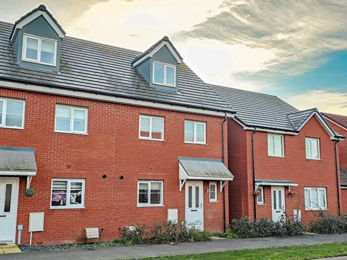 4 Bedroom Semi-Detached House To Rent In Rudloe Drive, Kingsway, Gloucester, GL2