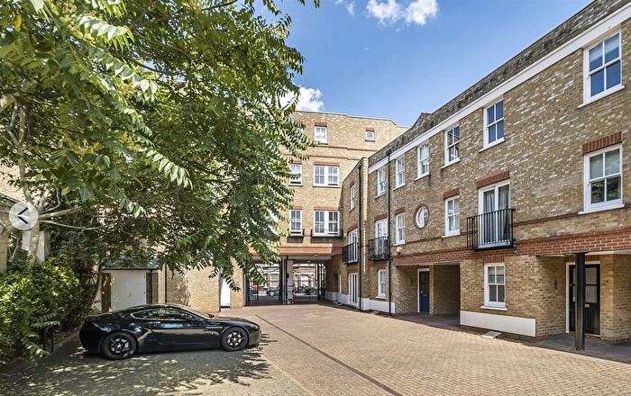 3 Bedroom Terraced House For Sale In Bromells Road, Clapham Old Town, SW4