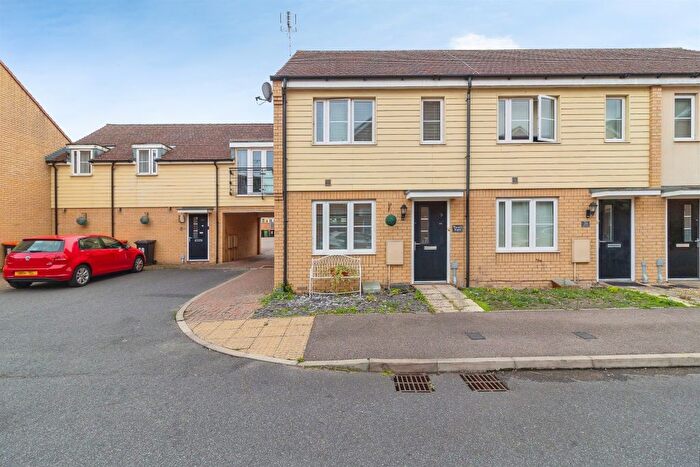 2 Bedroom End Of Terrace House For Sale In Leyland Road, Dunstable, LU6
