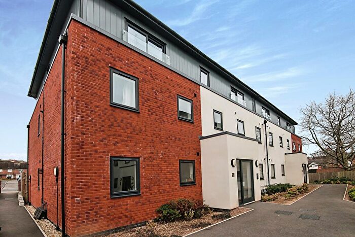 2 Bedroom Flat For Sale In Burnthouse Lane, Exeter, Devon, EX2