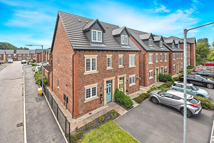 3 Bedroom Semi Detached House For Sale In Watergate Close, Westhoughton, Bolton, BL5