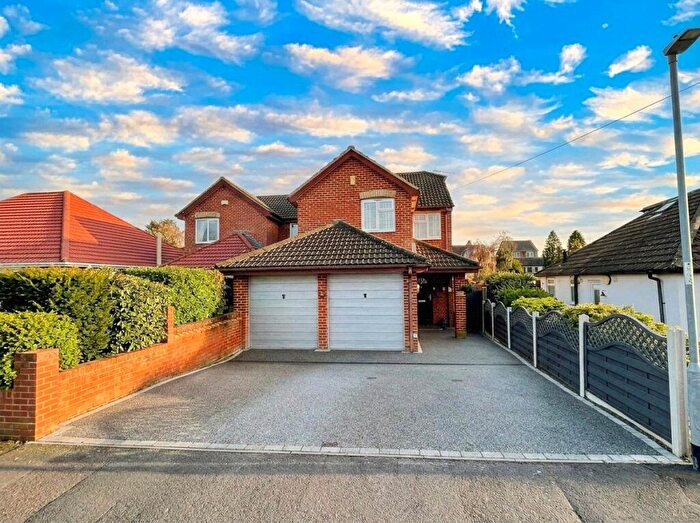 4 Bedroom Link Detached House For Sale In Main Road, Longfield, Kent, DA3