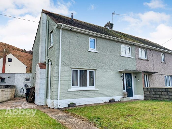 3 Bedroom Semi-Detached House For Sale In Llys Dwfnant, Melincourt, SA11