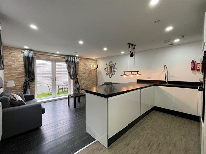 2 Bedroom Apartment To Rent In The Walk, Cardiff, CF24