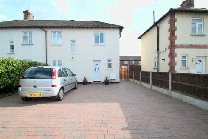 3 Bedroom Semi-Detached House To Rent In Lisle Place, Grays, Essex, RM17