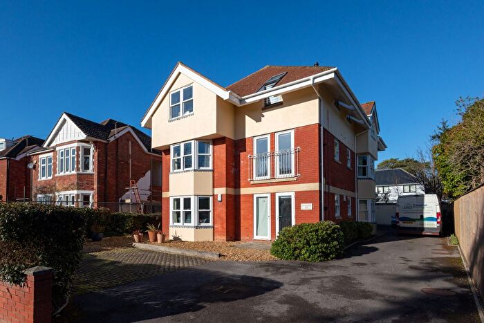 3 Bedroom Flat To Rent In Flaghead Road, Canford Cliffs, Poole, BH13