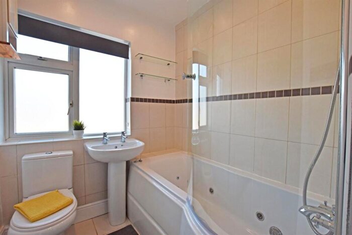 4 Bedroom House To Rent In Fletcher Road, Nottingham, NG9