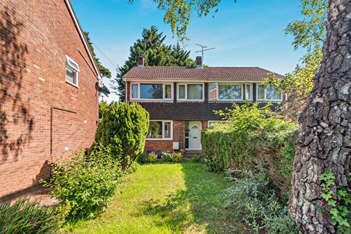 3 Bedroom Semi-Detached House For Sale In Whitebeam Way, North Baddesley, Hampshire, SO52