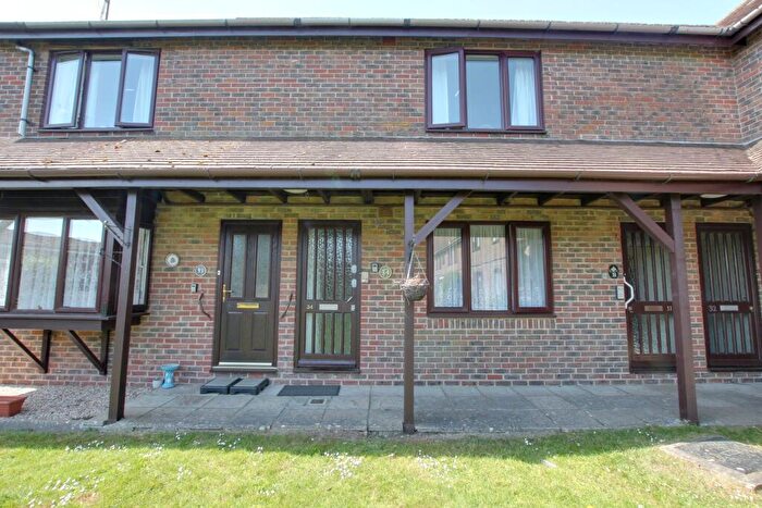 1 Bedroom Flat For Sale In East Meon Road, Clanfield, PO8