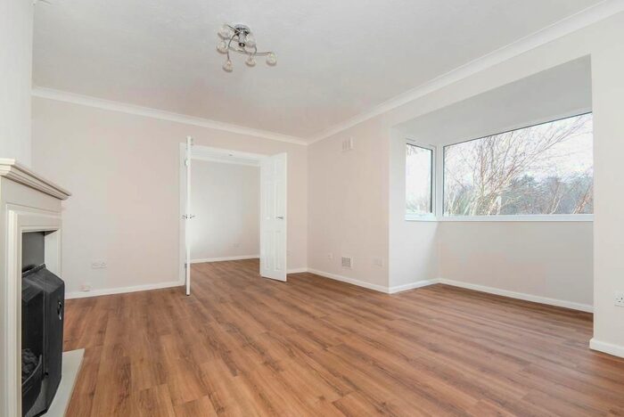 2 Bedroom Flat To Rent In Sunningdale, Berkshire, SL5