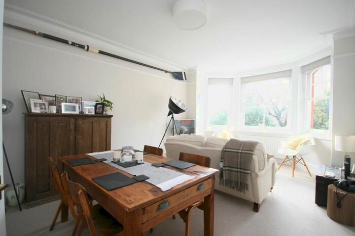 2 Bedroom Flat To Rent In Queen's Club Gardens, London, Greater London, W14
