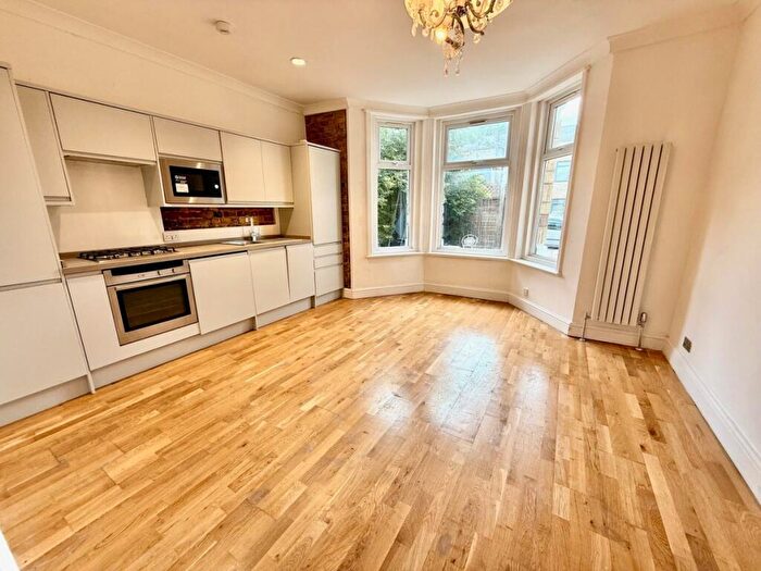 1 Bedroom Flat To Rent In Palmerston Crescent, Palmers Green, N13