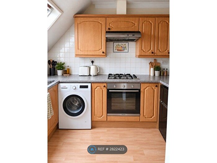2 Bedroom Flat To Rent In Holdenhurst Road, Bournemouth, BH8