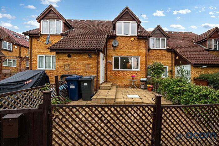 1 Bedroom Terraced House For Sale In Beaumaris Green, Snowdon Drive, London, NW9