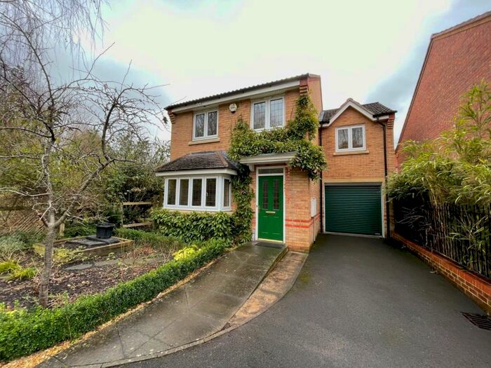 4 Bedroom Detached House To Rent In Huntingdon Gardens, Newbury, RG14