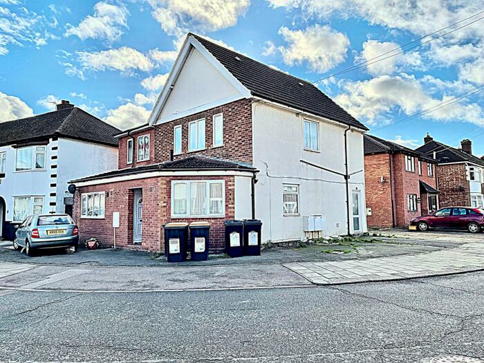 1 Bedroom Flat To Rent In Brackley Road Bedford, MK42