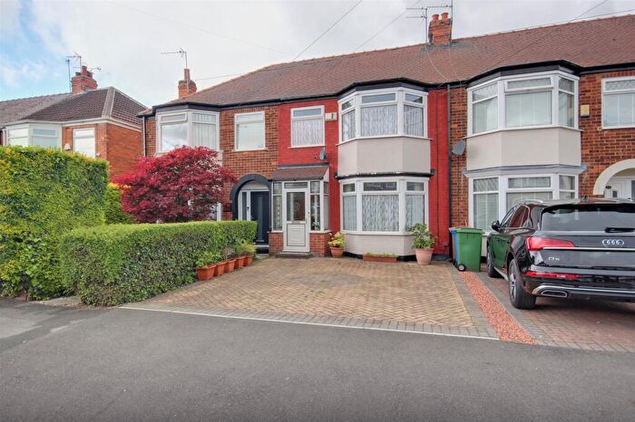 3 Bedroom Terraced House For Sale In Strathcona Avenue, Hull, HU5