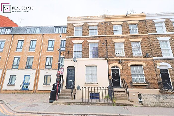 1 Bedroom Flat To Rent In High Street, Rochester, Kent, ME1