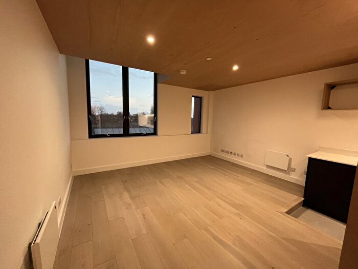 2 Bedroom Duplex To Rent In Sky Gardens, Spinners Way, Manchester, M15