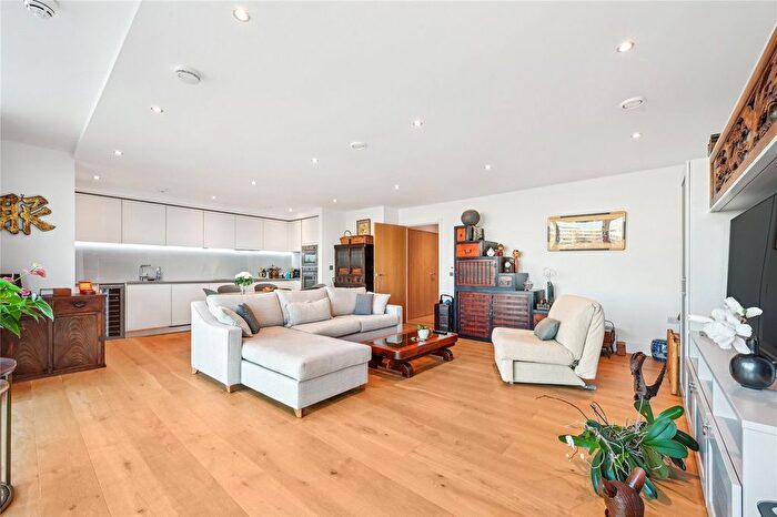 2 Bedroom Flat For Sale In Chiswick High Road, London, W4