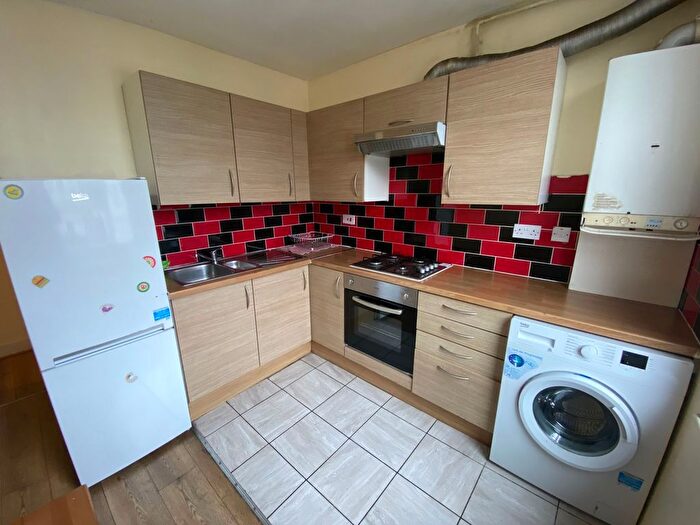 2 Bedroom Flat To Rent In Amersham Road, London, SE14