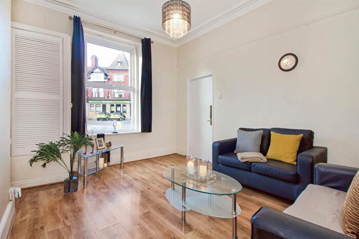 4 Bedroom Flat To Rent In Victoria Road, Leeds, LS6