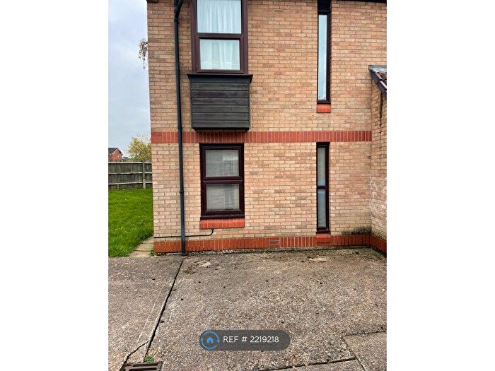 Studio To Rent In Woking, Woking, GU21