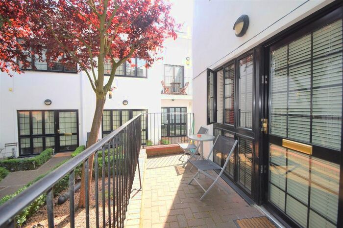 1 Bedroom Terraced House To Rent In Berrymans Lane, London, SE26