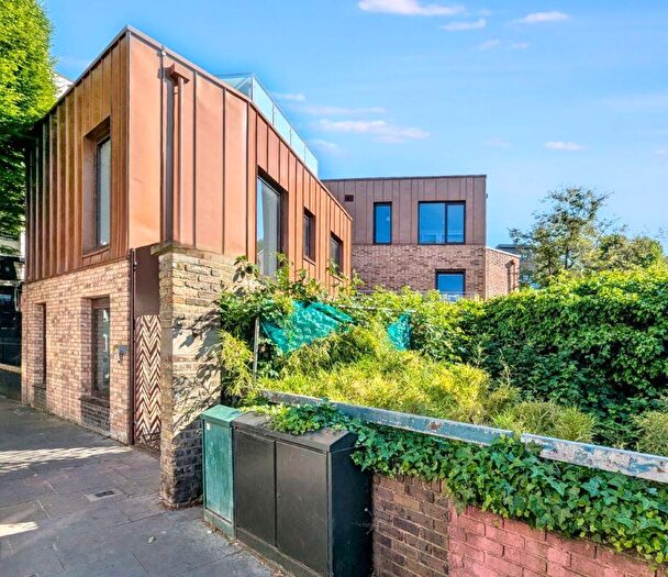 2 Bedroom Mews For Sale In Battersea High Street, London, SW11