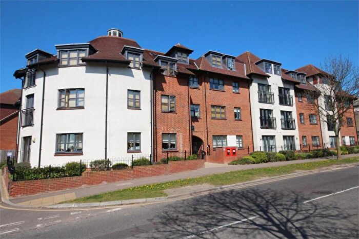 2 Bedroom Flat To Rent In Dunkerley Court, Birds Hill, Letchworth Garden City, SG6