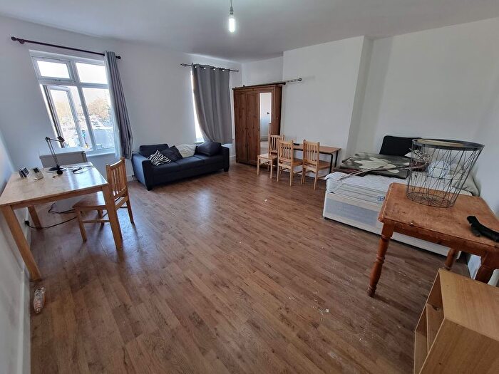 3 Bedroom Flat To Rent In Howards Mansion, Forest Road, Walthamstow, London, E17
