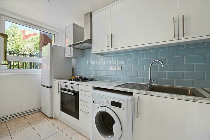 3 Bedroom Maisonette To Rent In Willow Court, Eden Grove, Holloway, N7