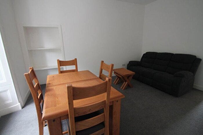 2 Bedroom Flat To Rent In Flat Garland Place, Dundee, DD3