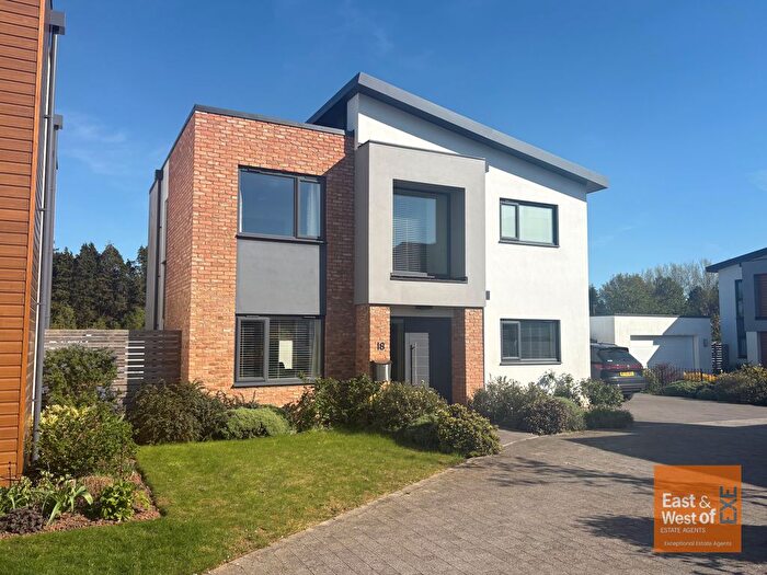 3 Bedroom Detached House For Sale In The Green, Exeter, EX2