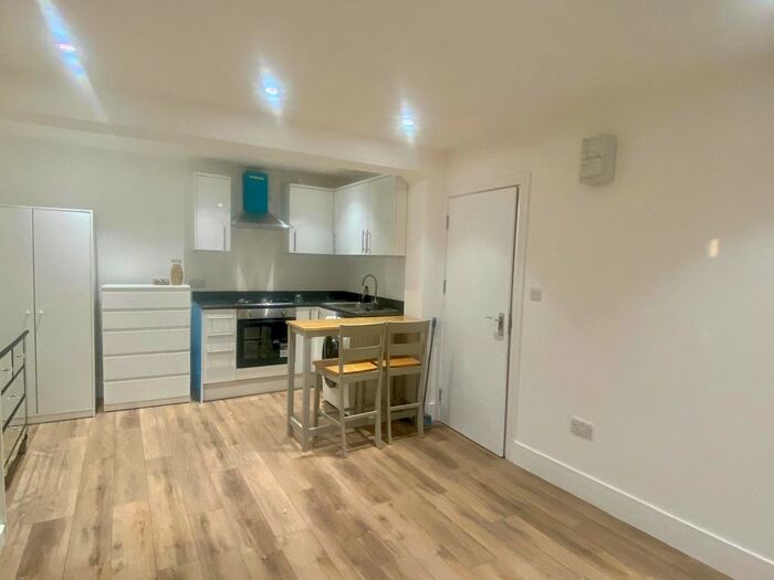 Studio To Rent In Walton Avenue, Sutton, SM3