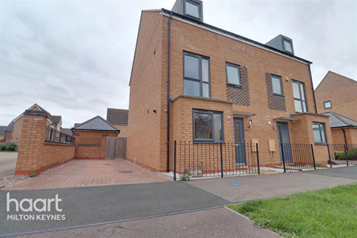4 Bedroom Semi-Detached House To Rent In Holt Avenue, Brooklands, MK10
