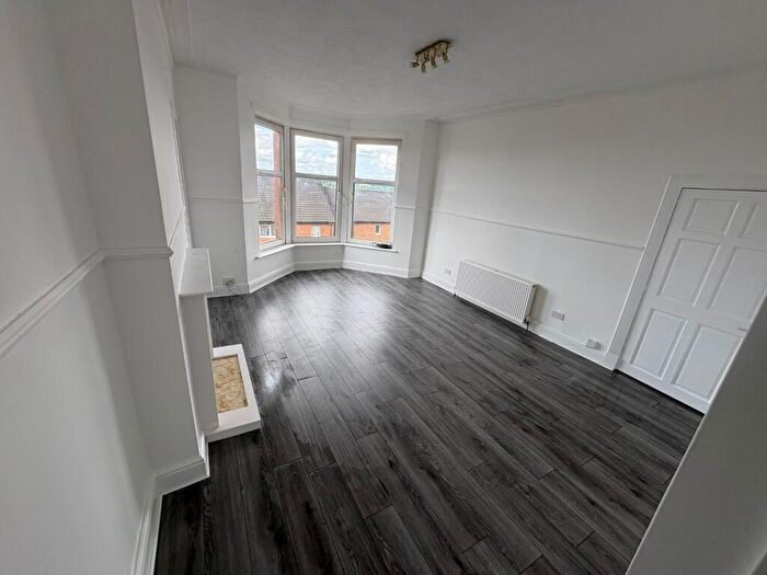 3 Bedroom Flat To Rent In Cumlodden Drive, Glasgow, G20