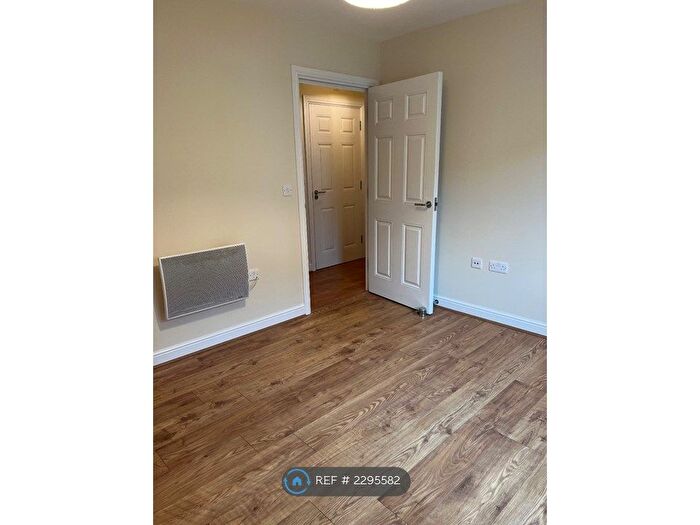 2 Bedroom Flat To Rent In Bromley Close, Harlow, CM20