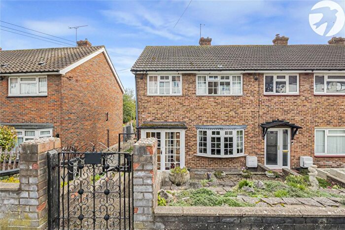 3 Bedroom End Terrace House For Sale In Fens Way, Hextable, Kent, BR8