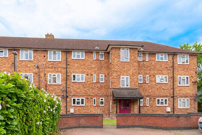 2 Bedroom Flat For Sale In Dart Green, South Ockendon, RM15